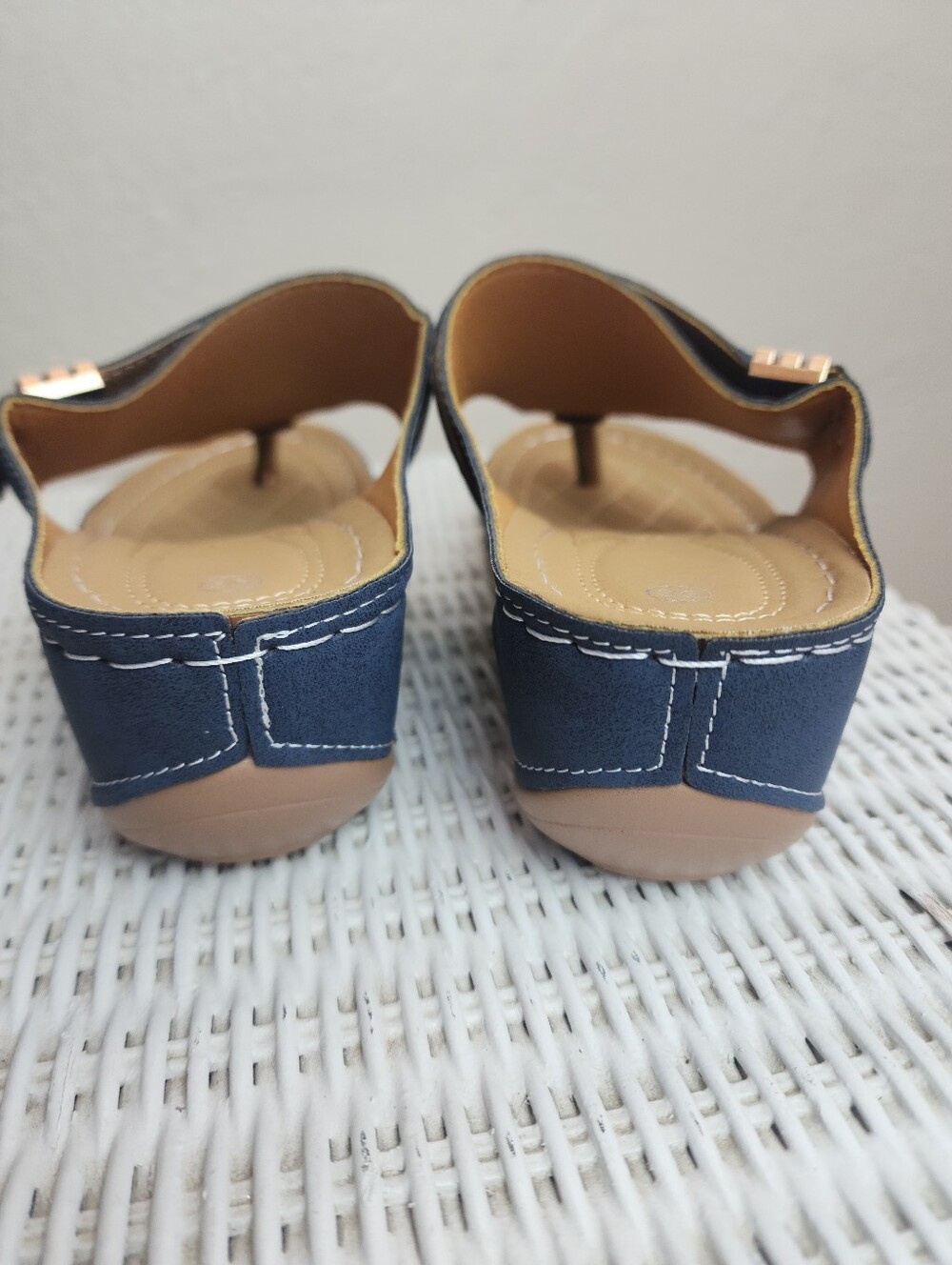 Blue Women's Navy Thong Sandals with Gold Accent Size 6 NWOT - Picture 7 of 7
